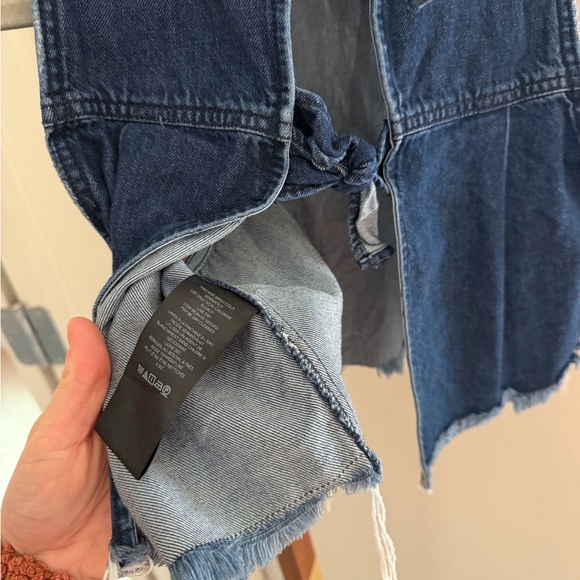 Pilcro Denim Open-Back Tie Crop Top Raw Hem - Picture 6 of 6